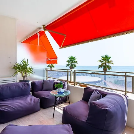 De La By Interhome *